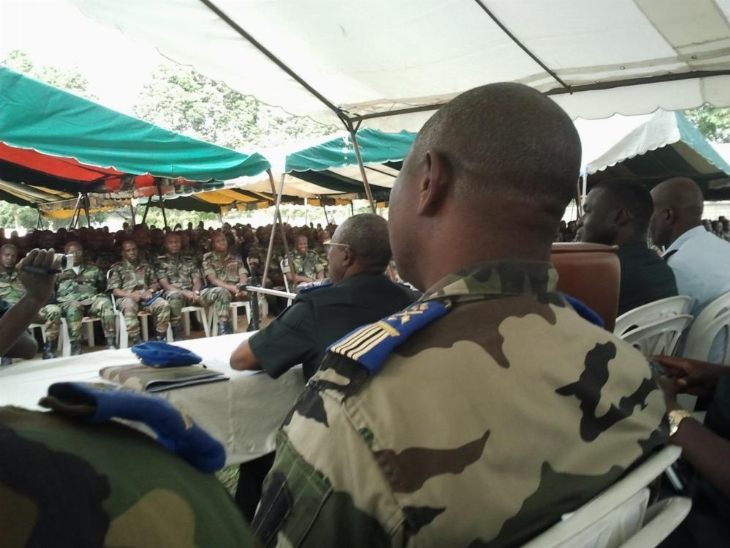 Poursuite de la tournée de sensibilisation du chef d’état-major général  avec tous les personnels des unités des forces terrestres à la place d’armes d’Akouedo ancien camp
